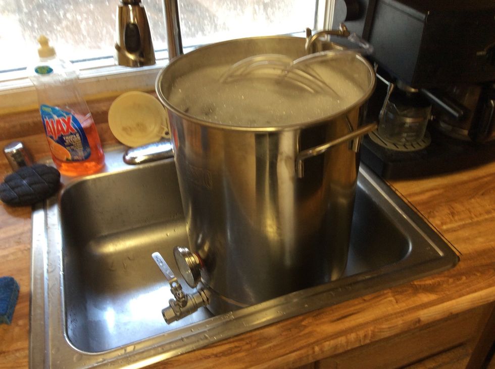 There's some Oxyclean Versatile Free I used here that's shown later. Basically fill it up and soak all your smaller items for half an hour. Feel free to rinse them with regular tap water afterwords.