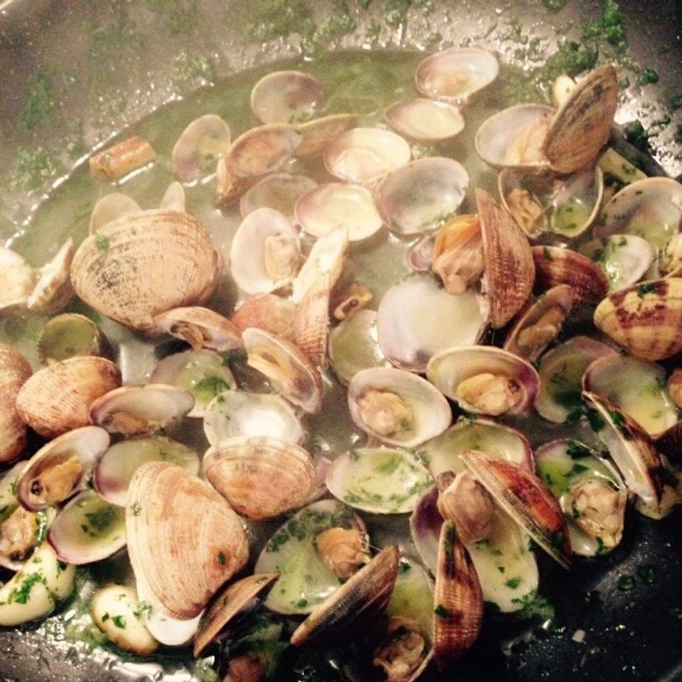 There they are, with all of their tasty juice. Turn up the heat and cook for other 4-5min, but don't dry them out