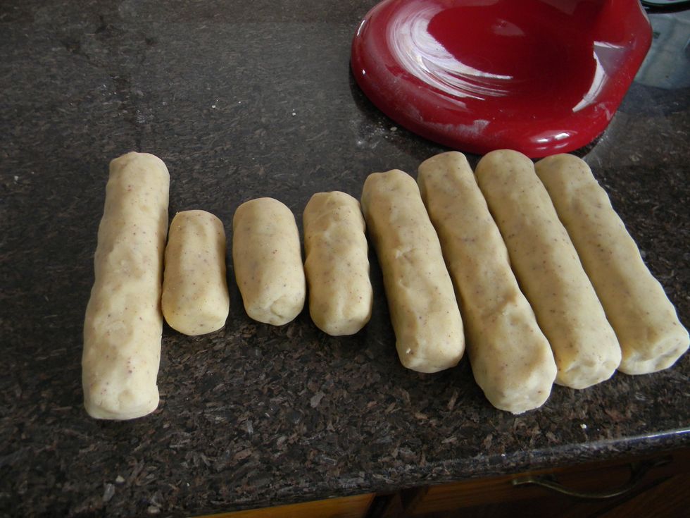 There we go. That's quite a nice family here. If you wish you may roll them in cane sugar or nuts for aesthetics, but we like ours plain.