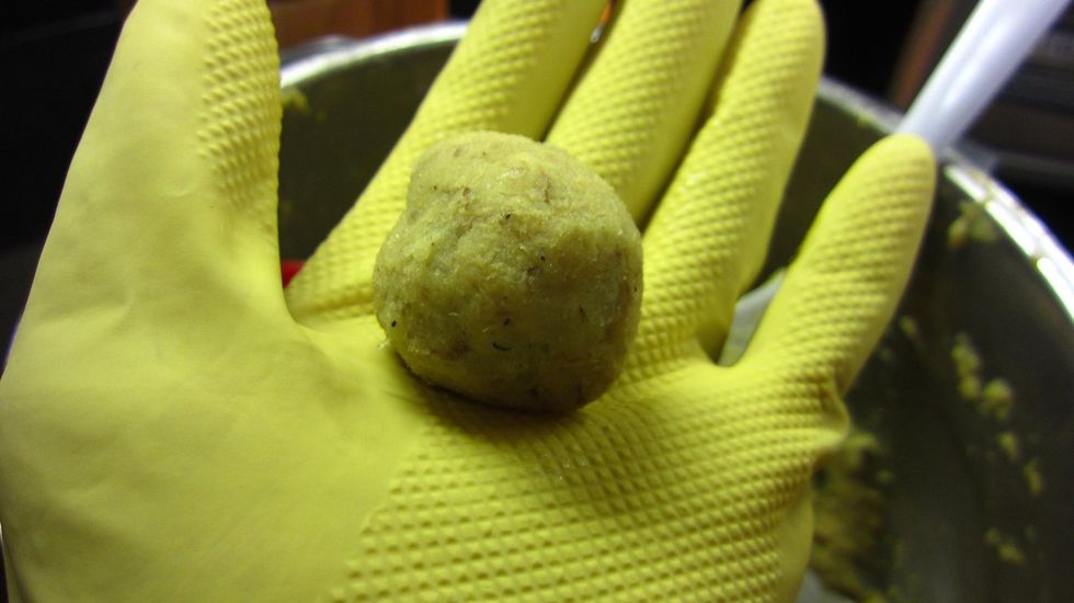 There you have it. Nicely round balls. If you are a perfectionist you are going to go crazy trying to make them perfectly round. Don't worry you get another chance to make them rounder.