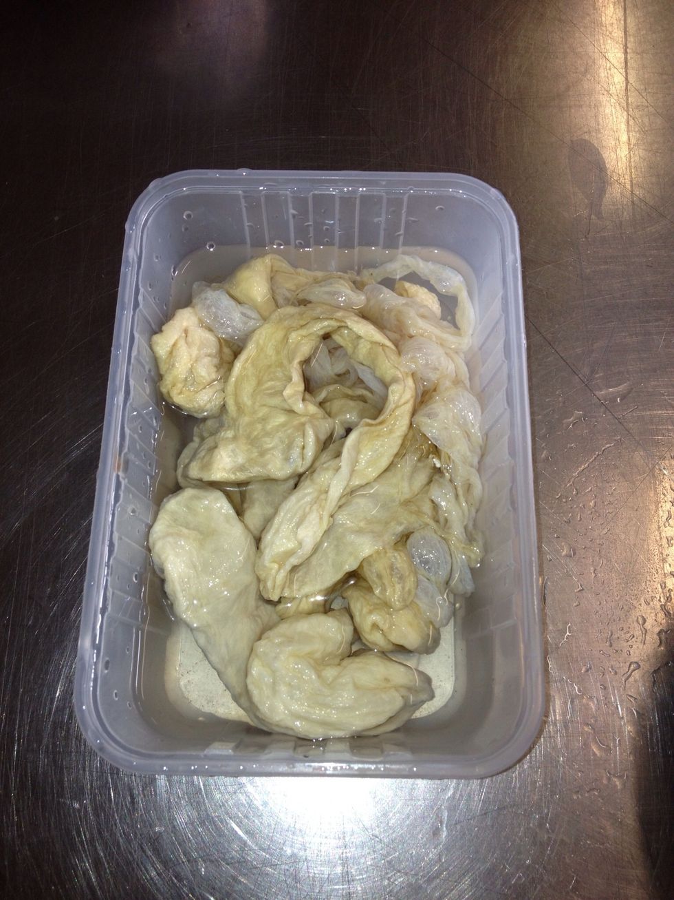 These are bison sausage casing/skins, they normally come dried and you need to rehydrate them in some water. This is what your going to stuff the mince into.