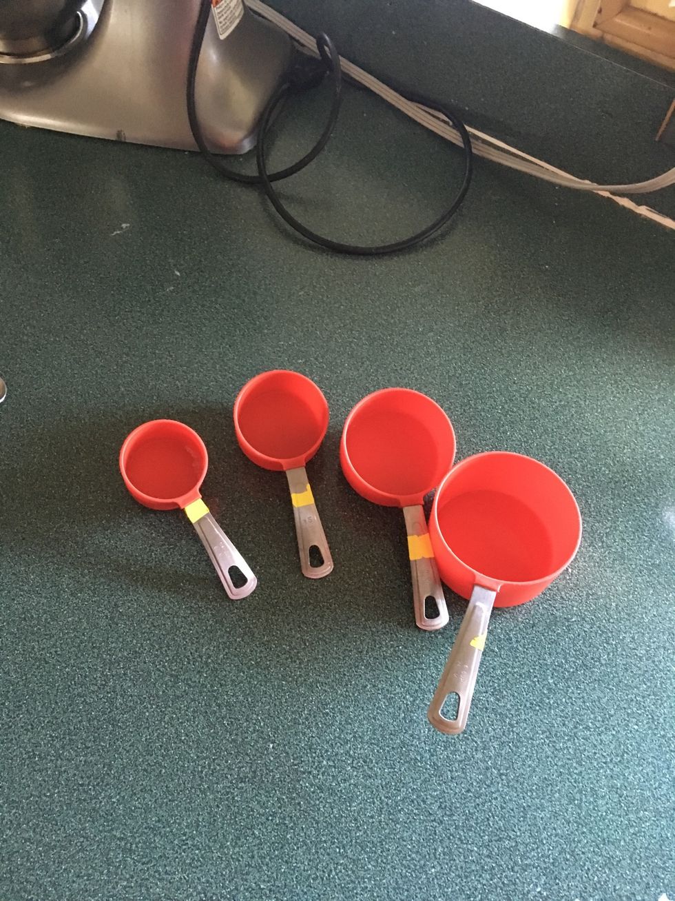 These are measuring cups u can use for dry ingredients