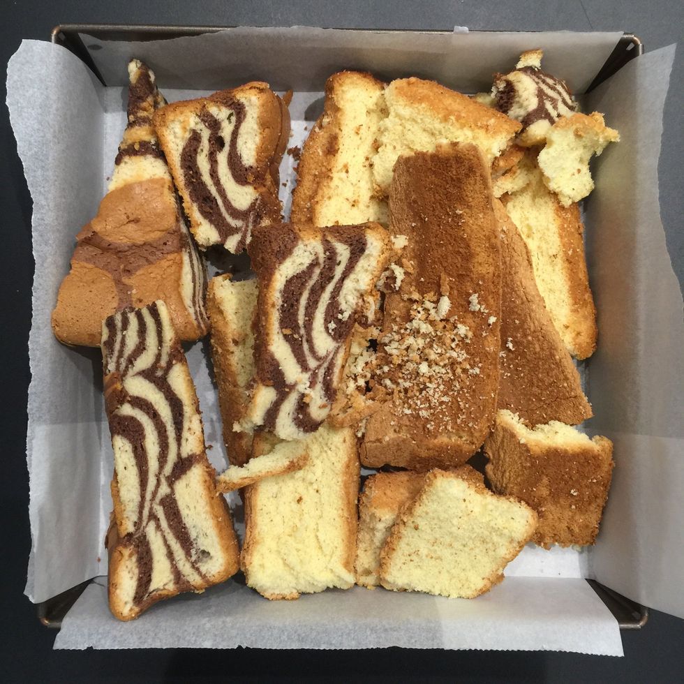 These are my leftovers. Savoy sponge cake and marbled cake.