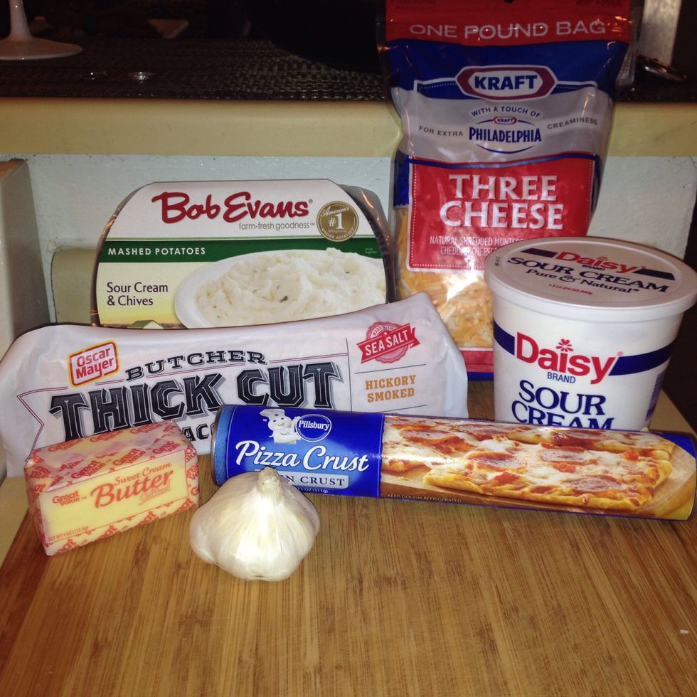 These are the brands that I use to make my pizza. Super simple but of course you can use homemade/other bands. This guide is written based on the Pilsberry directions. Pre heat oven to 400\u2022
