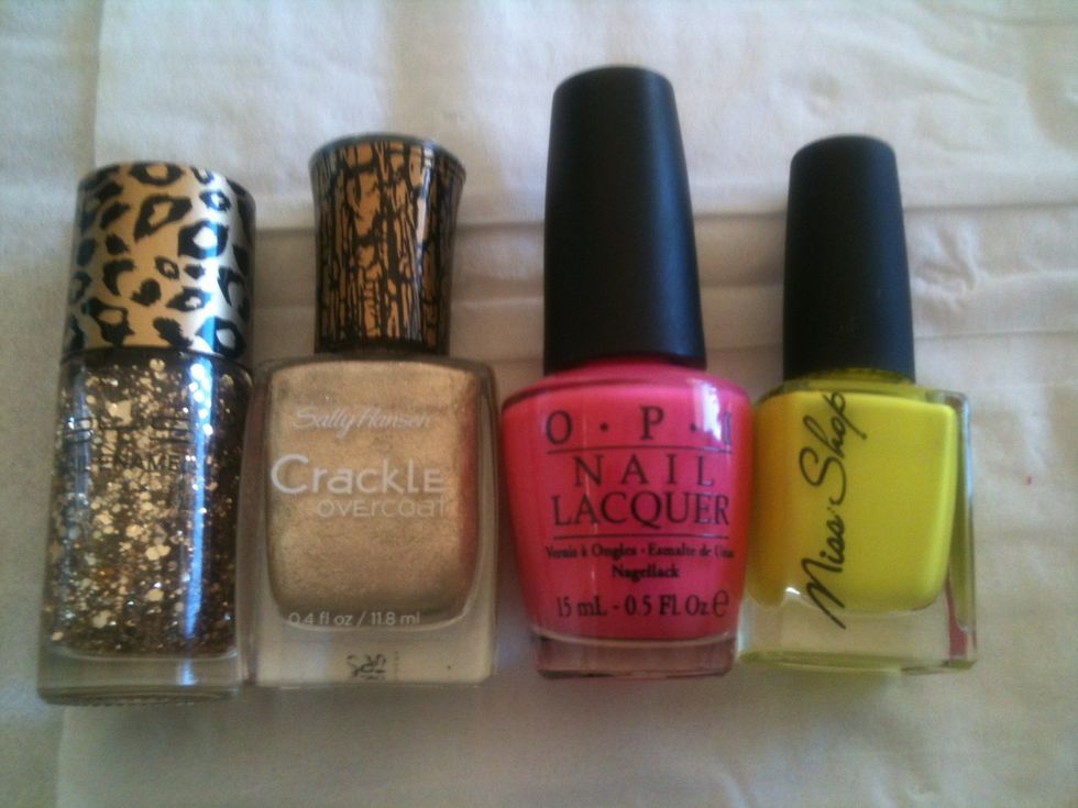 These are the colors I've used.. Sally Hansen gold crackle with BYS gold glitter, OPI Elephantastic Pink and finally Neon Yellow by Miss Shop :)