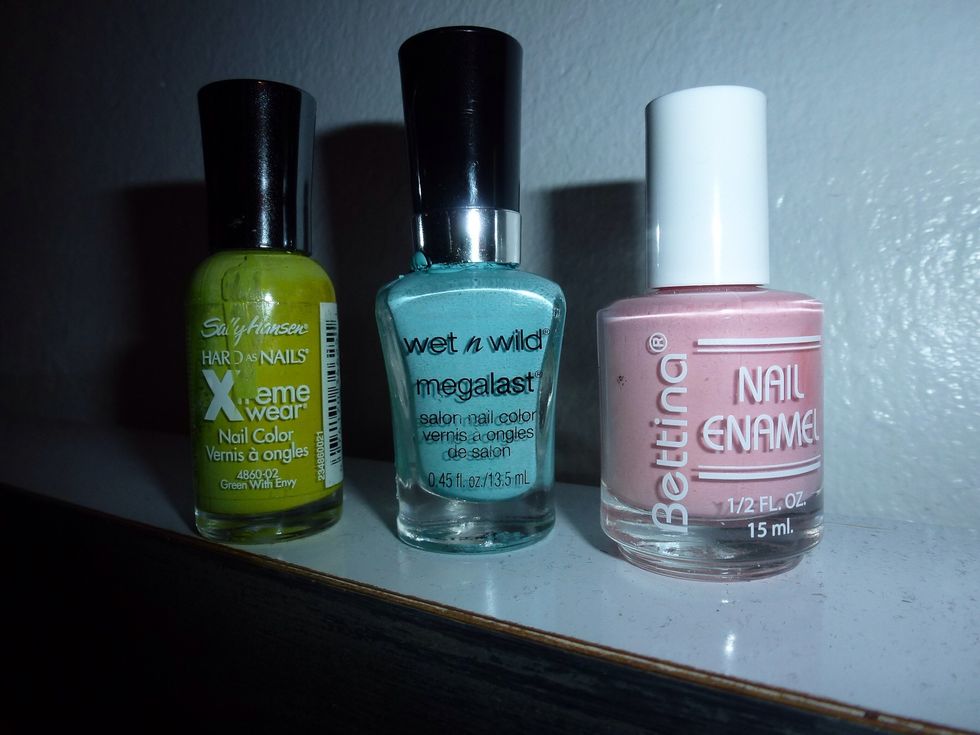 These are the colors ill be using :). \u2022 Sally Hansen 110 green with envy \u2022 Wet n Wild 218A I need a refresh-mint. \u2022 Bettina silk