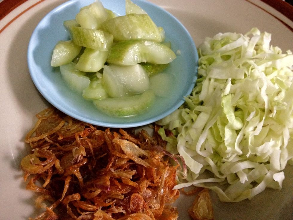 These are the condiment. Cucumber pickles, thinly sliced your cabbage. For the fried shallots, thinly sliced 4 shallots and fry it in a hot oil for 1-2 minutes. This will result crispy ones