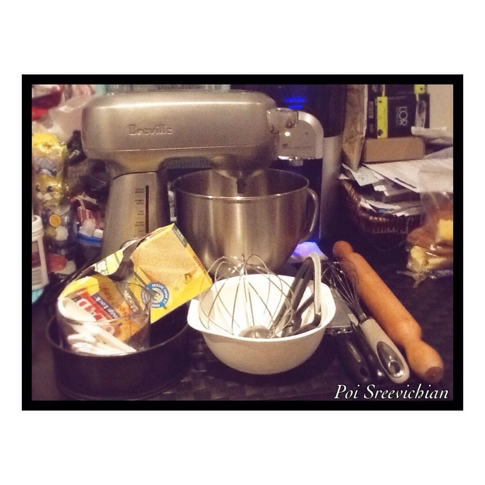 These are the equipments that need theres Electric Mixers, Measuring cup a bowl,  a Grater, Rolling Pin, a whisk , plastic bags for crushing the biscuits and a cake tin.