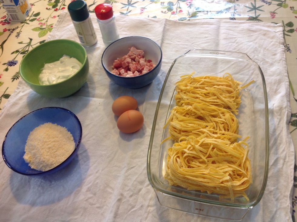 These are the ingredients for 2 people: eggs, Parmesan cheese, cream, smoked bacon, fettuccine, some salt and pepper