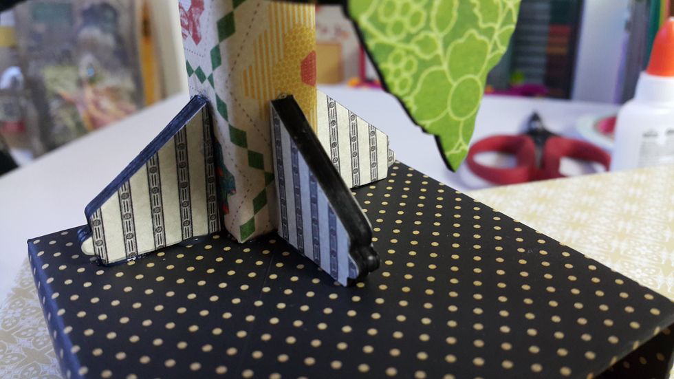 These are the legs for the funny fan