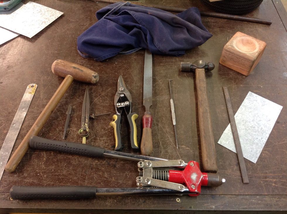 These are the materials needed to maka a mini candleholder.