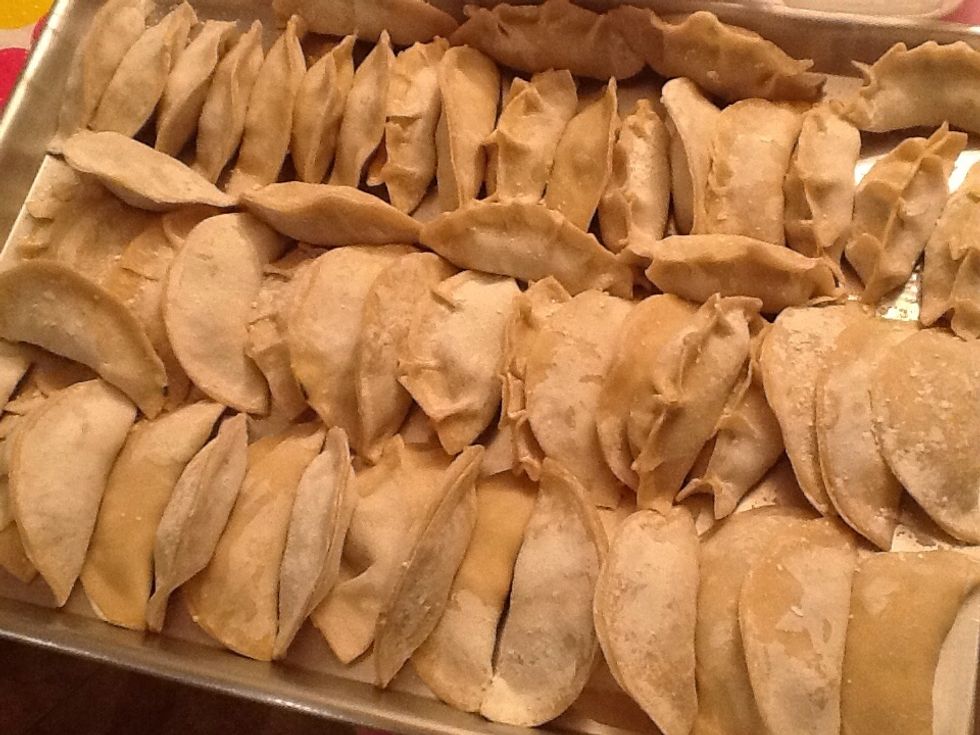 These are the ones we made :) don't be scared to try to close the mandoo up in a fancy way.