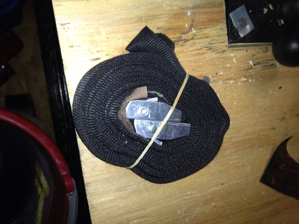 These are the straps I'm using, these are also the straps that I use to secure the kayaks to my roof racks