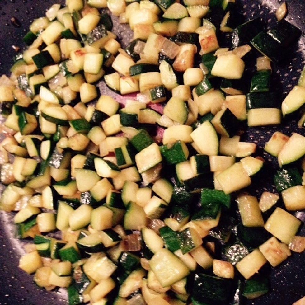These are your nicely roasted courgettes. Make sure to not overcook them at this point. Set aside.