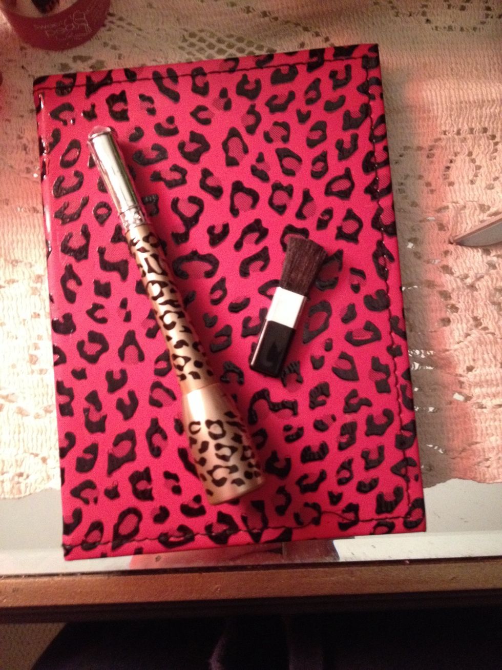 These are your supplies, the thing in back is an eyeshadow palette. Im using a small brush because I dont feel like using my big one.