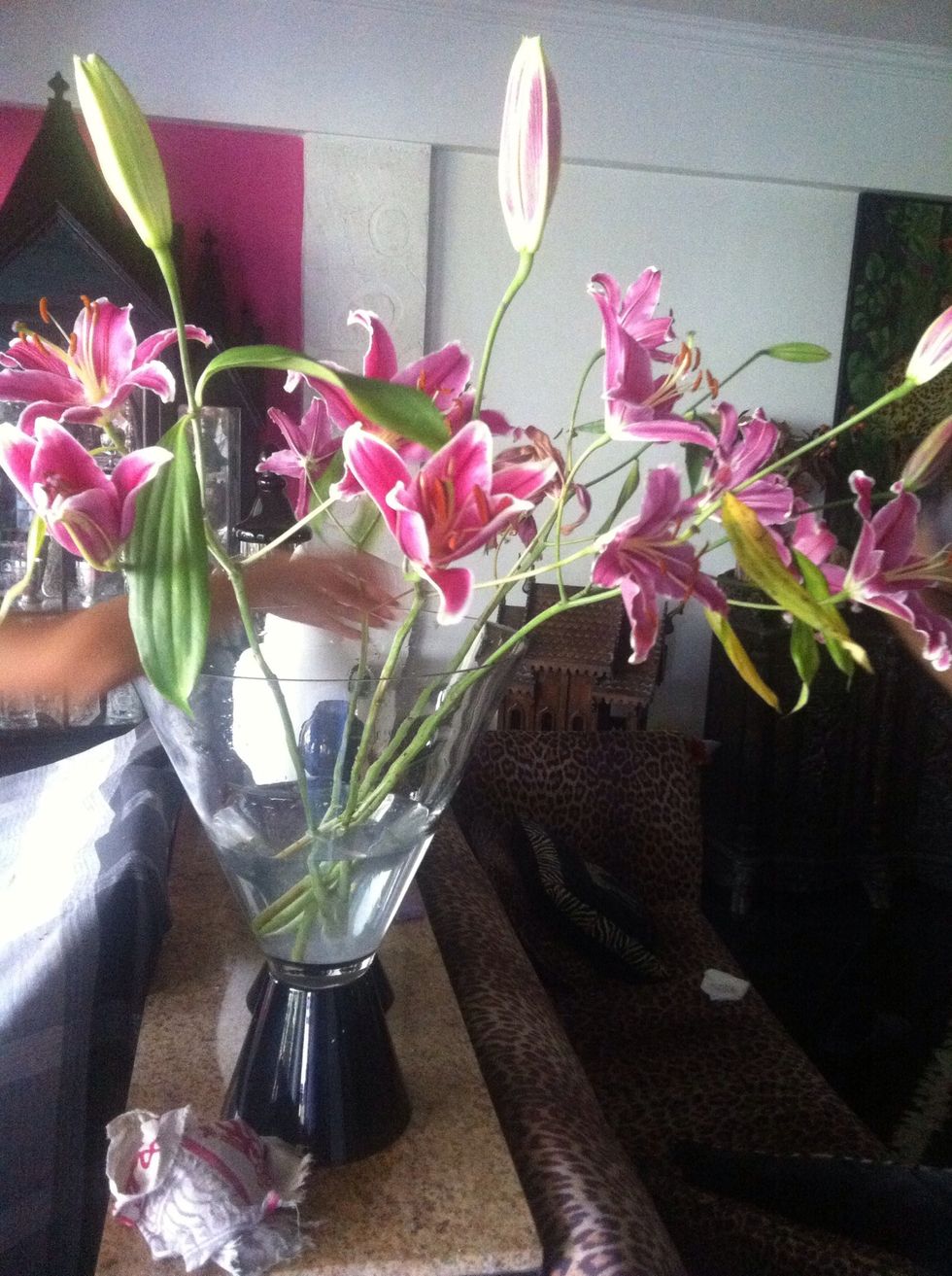 These flowers have been fresh since 6 days already but were beginning to whither so I added aspirin.