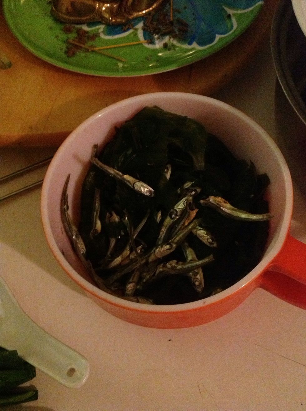 These is the kombu and little fishies after I boiled the HELLOUTOVEM for the broth. I took the shrooms and drained and sliced them and then seared them after frying the shallots.