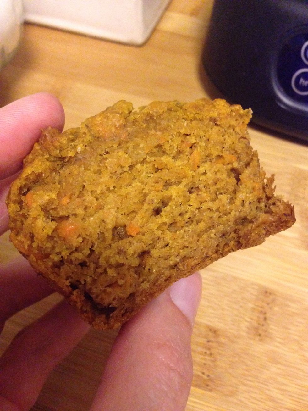 These muffins taste like a mix between banana bread and carrot cake! Definitely one of my all time favorite healthy muffins. Recipe adapted from thefrugalfoodiemama.com