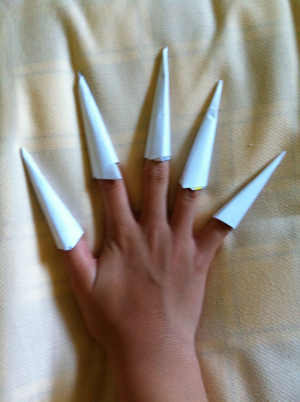 These paper claws r super easy to make