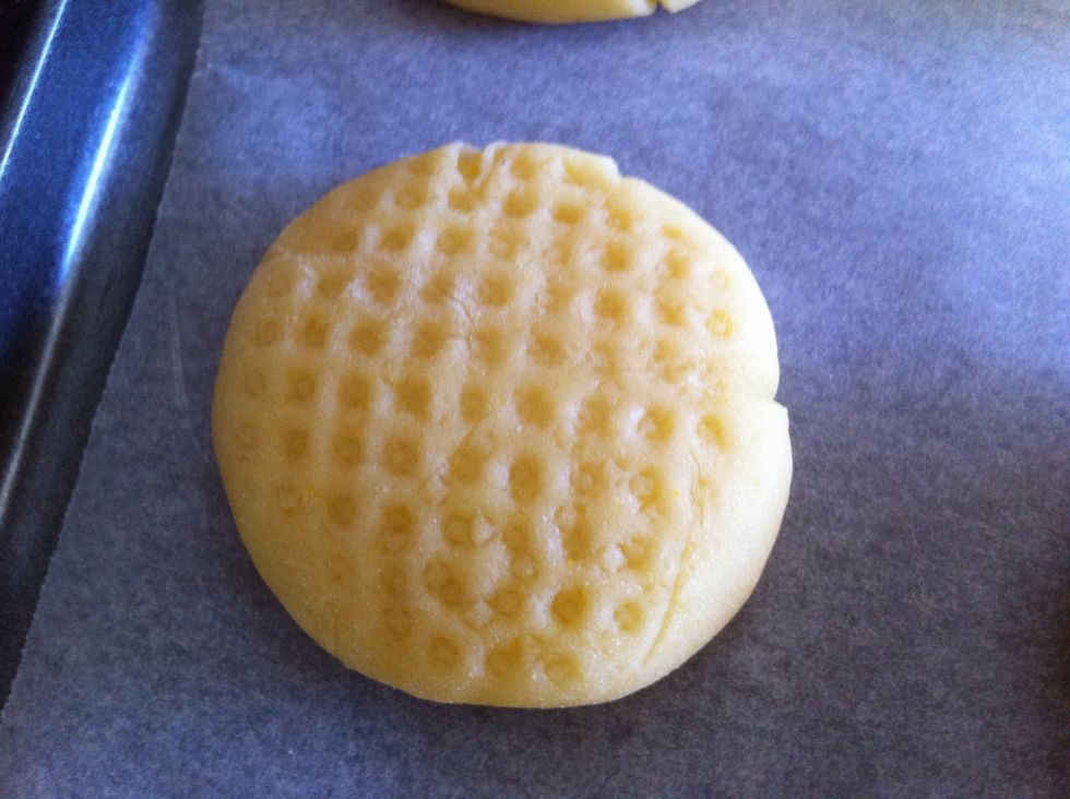 They should look like this. This step is optional, but it adds a little bit of pattern on the cookies, and will keep more icing sugar on (as per the last step)