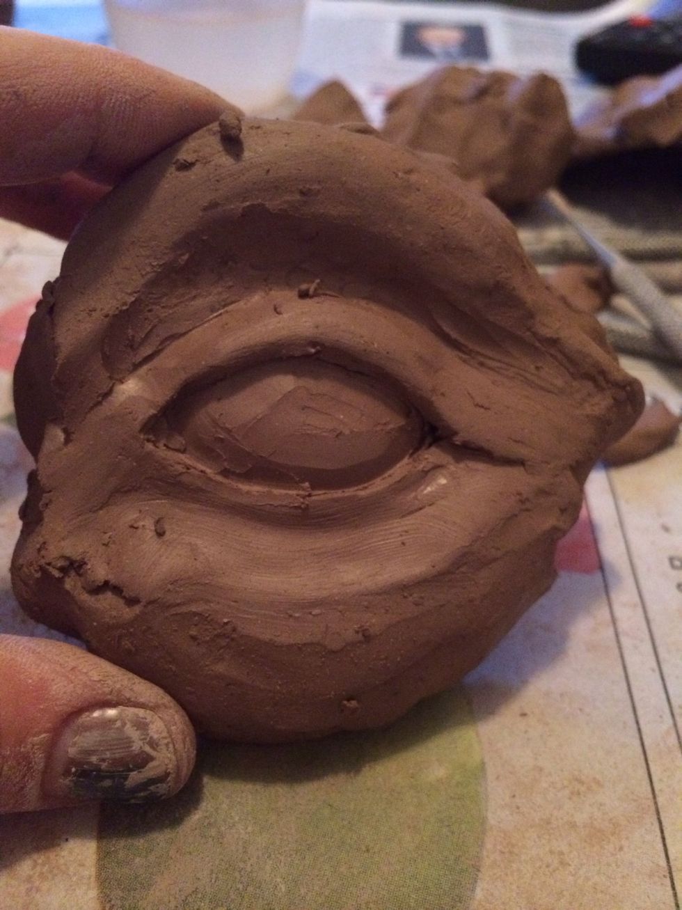 Thin out the lower and upper eye lids as necessary.