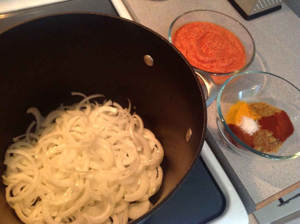 Thinly slice the onions and add to the cooking pot with the oil. You want the heat on a medium high setting.