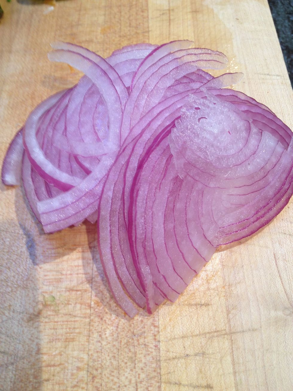 Thinly slice the red onion.