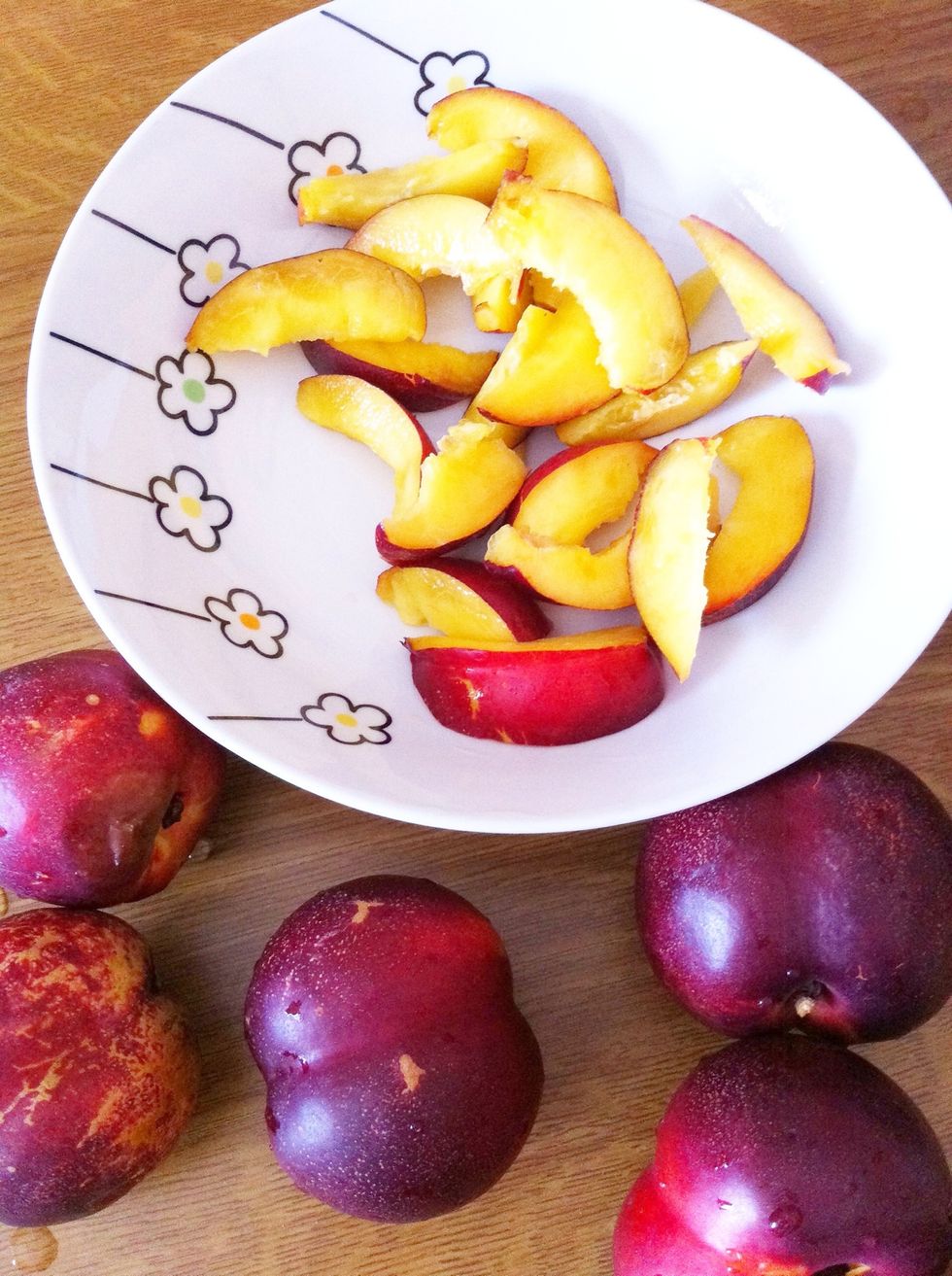Thinly slice your fresh nectarines