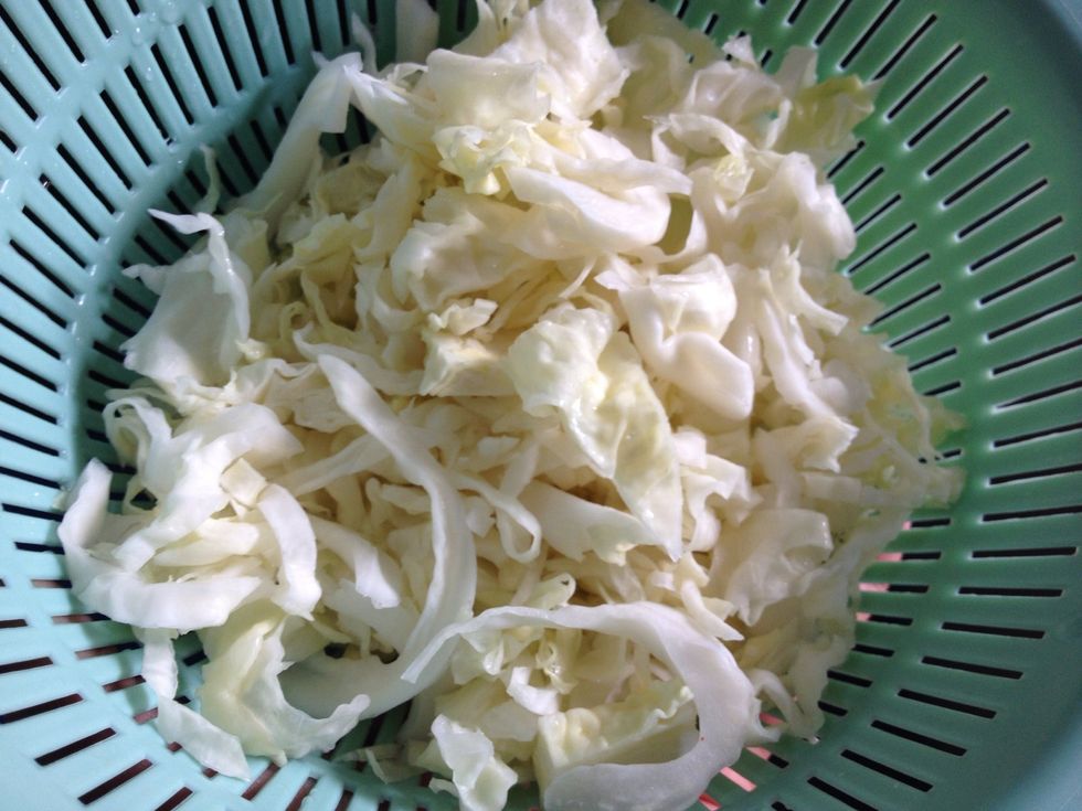 Thinly sliced the cabbage, about 1 cup. We usually use coysim (green mustard leaves) and some people also use thinly sliced carrots