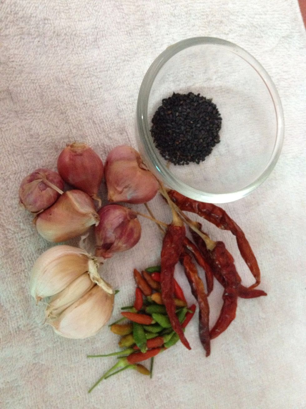 thinly slide shallot, deep-fry them and set aside.. then deep-fry dry chilli and set aside