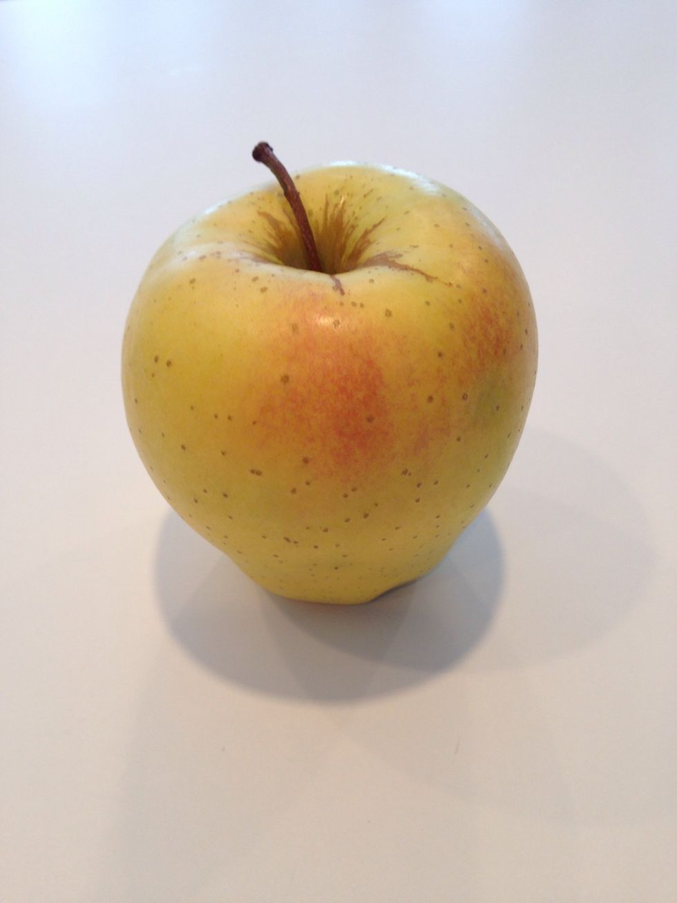 This a Golden Delicious apple, the only kind I ever use in baking. What is said of wine, "never cook with anything you wouldn't drink" ,is true of apples. Does anyone eat Granny Smiths? I think not.