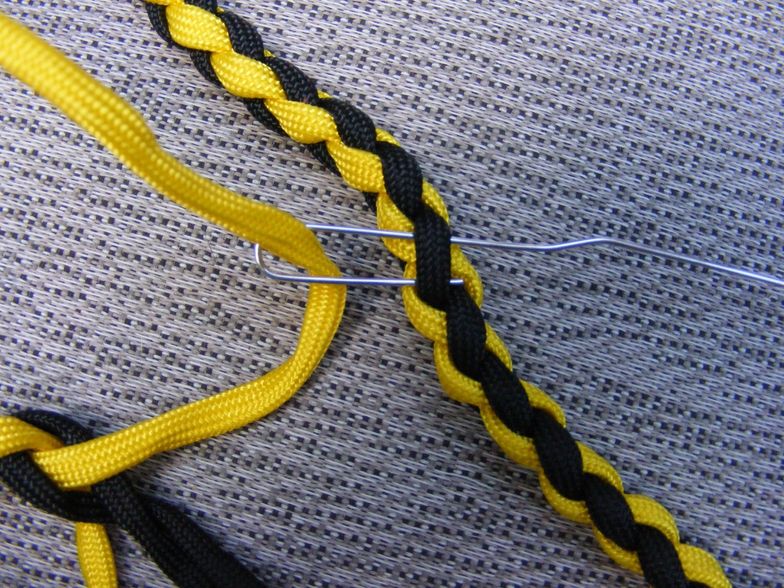 How to make a paracord dog leash - B+C Guides