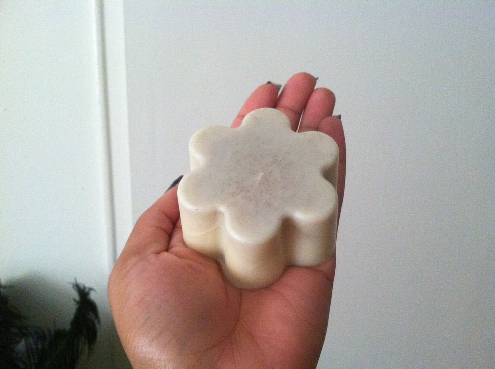 This bar is one that I made a week or so ago using the flower mold. It's great for full body coverage and it fits in your hands nicely. It cracked a little from the freezer.