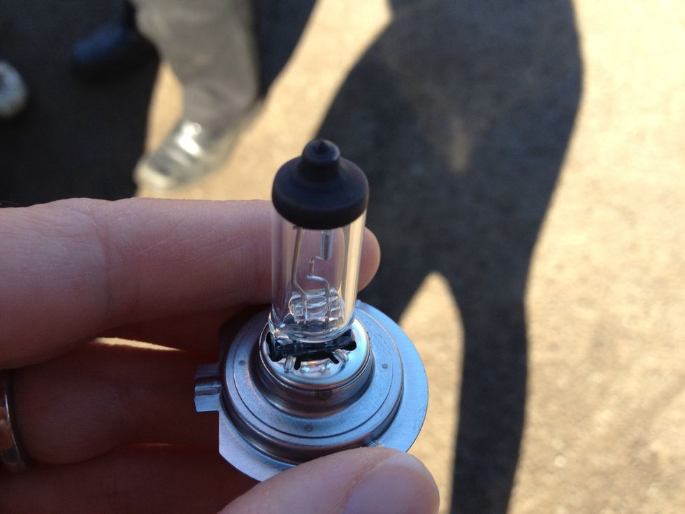 This car requires an H7 halogen bulb. Don't touch the glass portion of the bulb because the oils from your skin will shorten the life of the bulb. Handle it by the metal or plastic body.