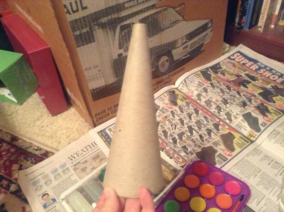 This cone is left over from a Lily's Sugar 'n' Cream jumbo yarn skein. Make sure whatever cone you use is not laminated, or the watercolor won't stay. Alternately, you can use acrylic if it is.