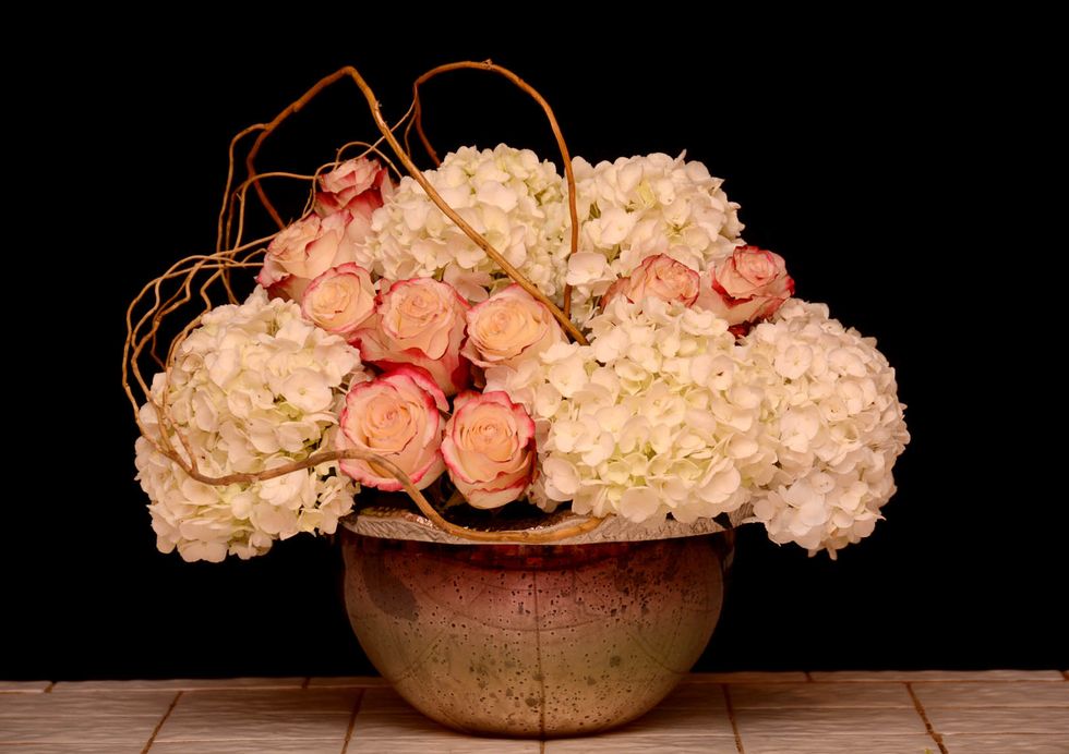 This design can be used for your dining room table. It works well as a wedding reception design, for a shower, or simply for use in a reception area or on a coffee table.