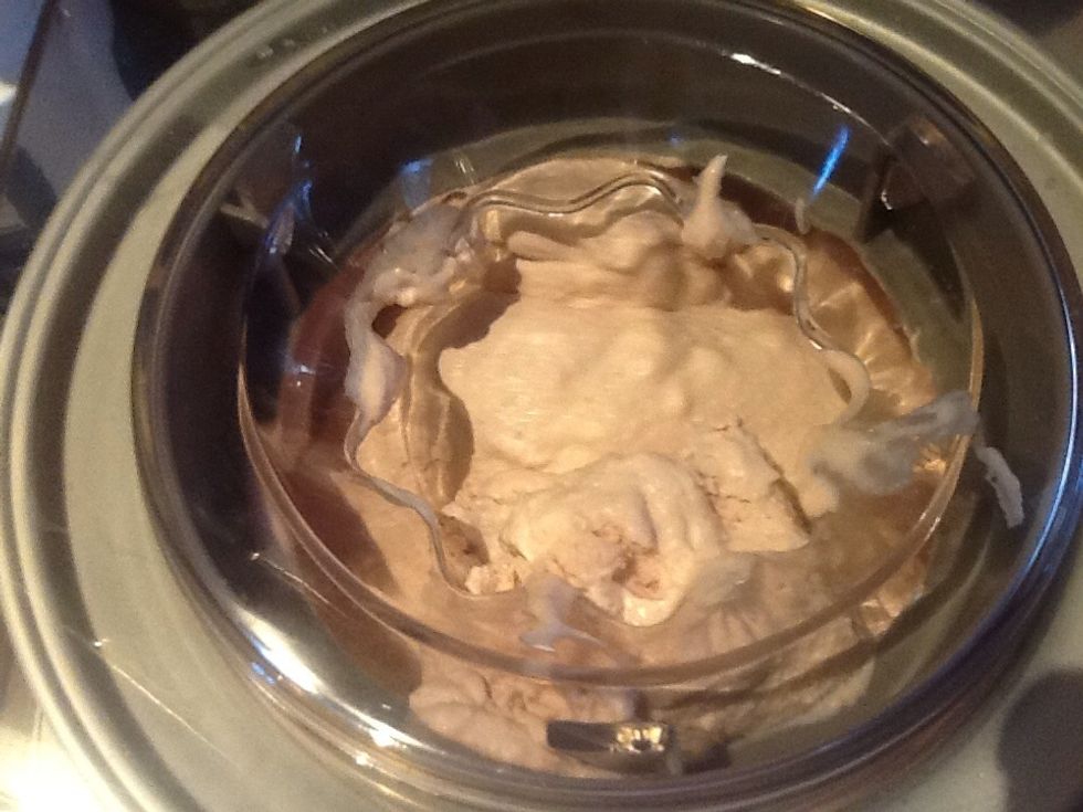 This freezer bowl will keep chilling for 35 minutes.