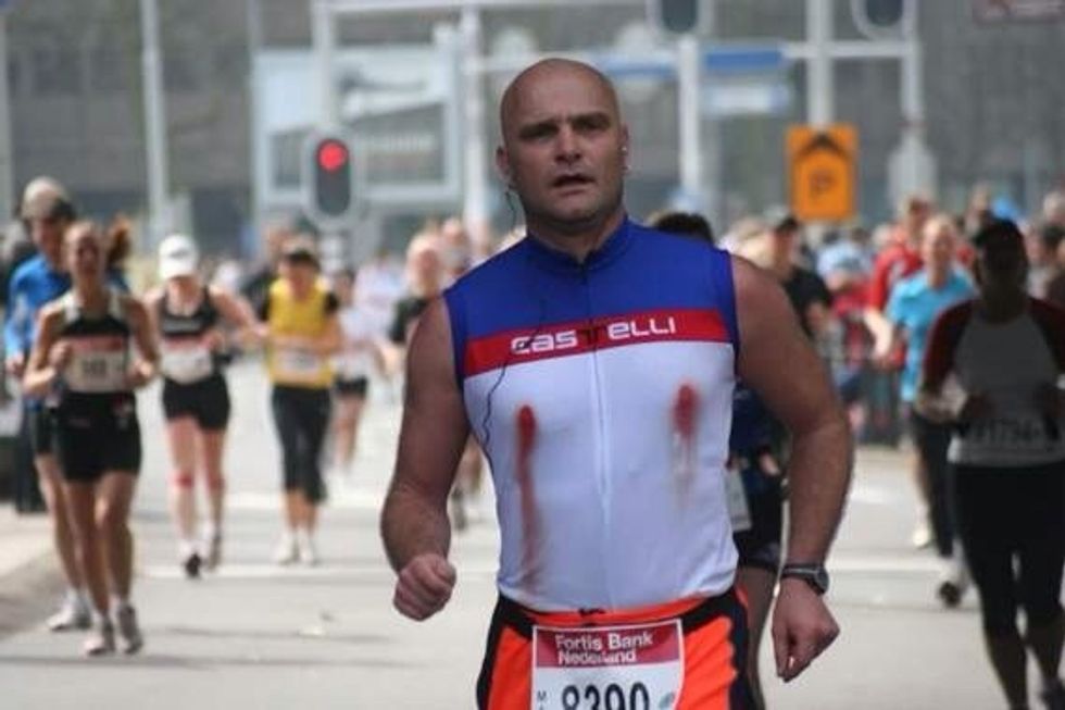This gentleman's nipples gave him a choice long before this tragedy. WHY sir? Not only did he ignore his nipples, but he has to be in misery. BUT HE STILL LOOKS DETERMINED! That's dedication!