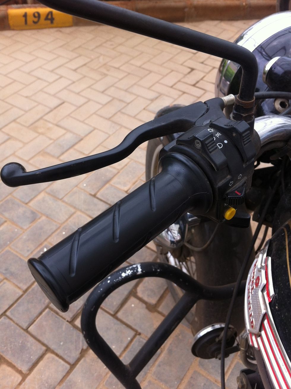 This guide will help you change the clutch cable. Remember to carry a spare on your rides.