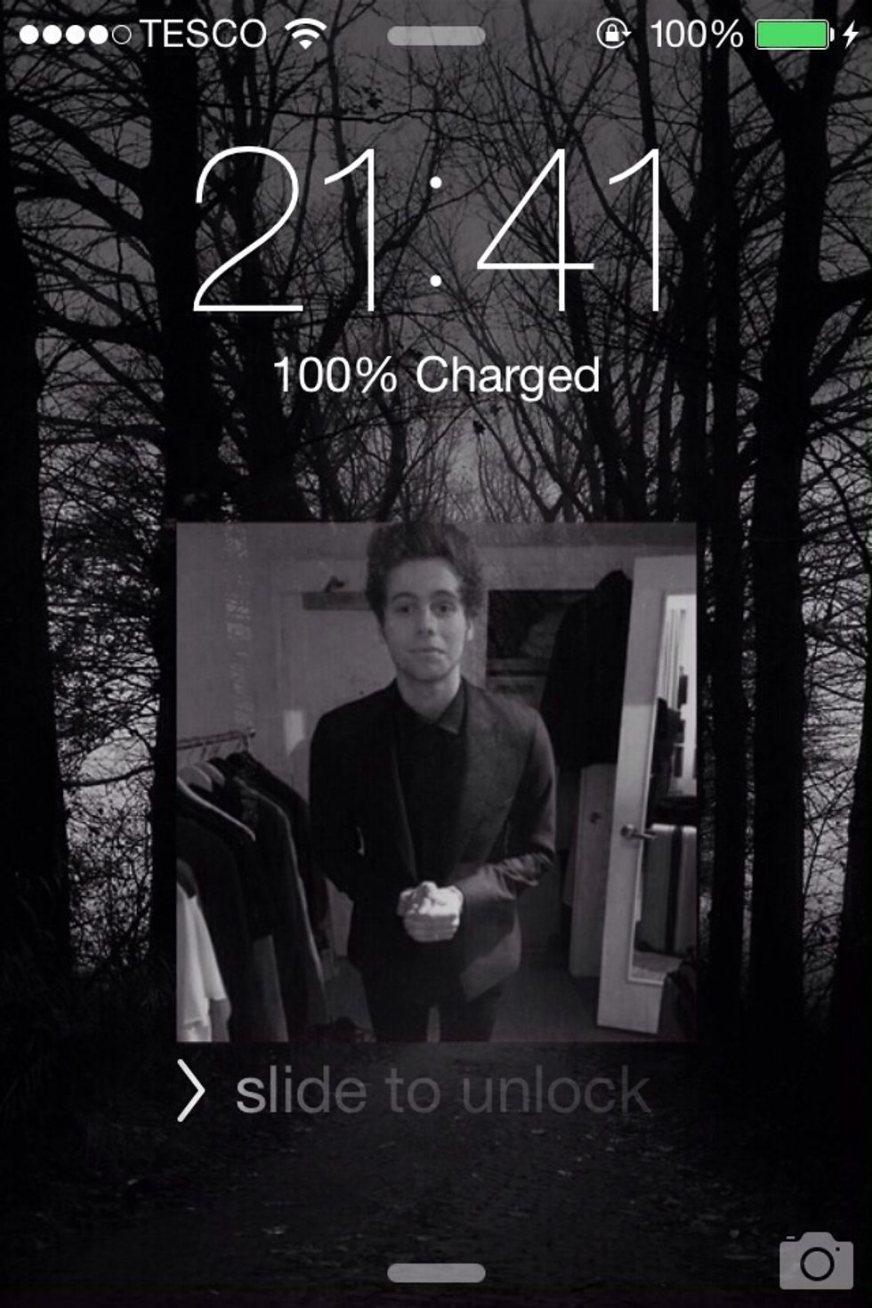 This guide will show you how to make a lockscreen like this one for your phone. You can use any photos with a matching colour scheme.