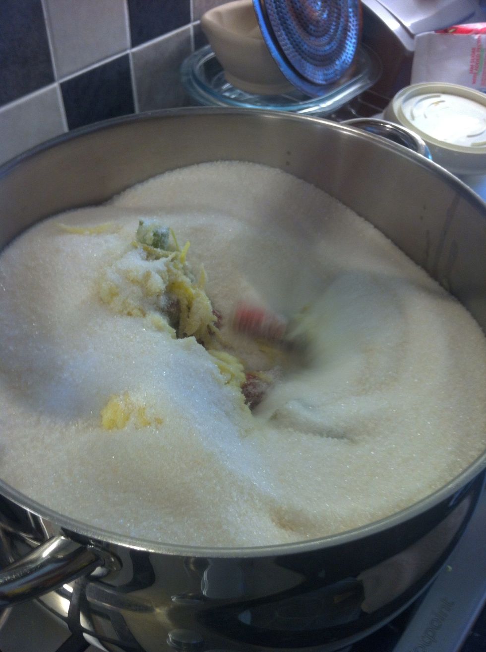 This how it will look like when all the 3 bags of sugar inside