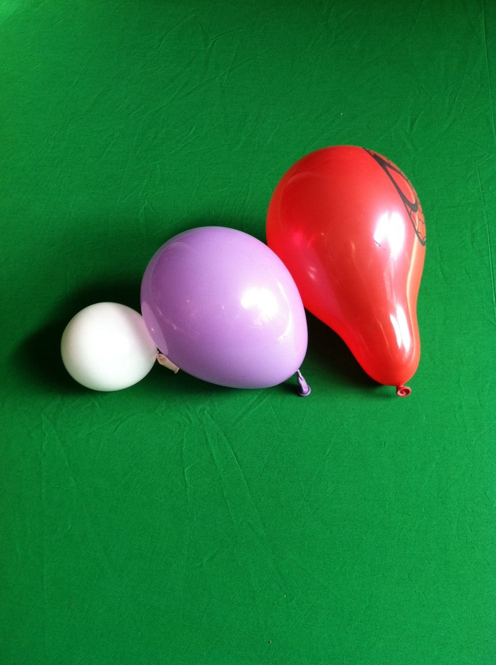 This is a 5" balloon.  The white 5" is under inflated, the purple fully inflated and the red one over inflated (and likely to pop).  Fully inflated balloons should look like teardrops not lightbulbs