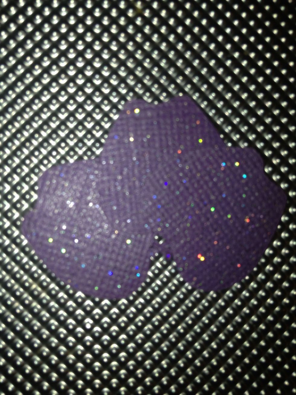 this is a better detailed picture how to glue petals together