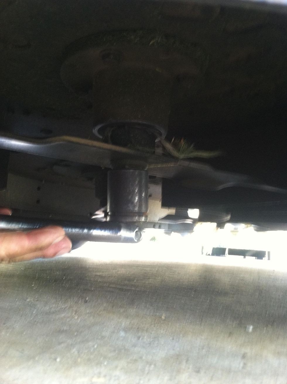 This is a breaker bar on that bottom nut, sometimes even this is not enough to free the nut, in which case====>>>