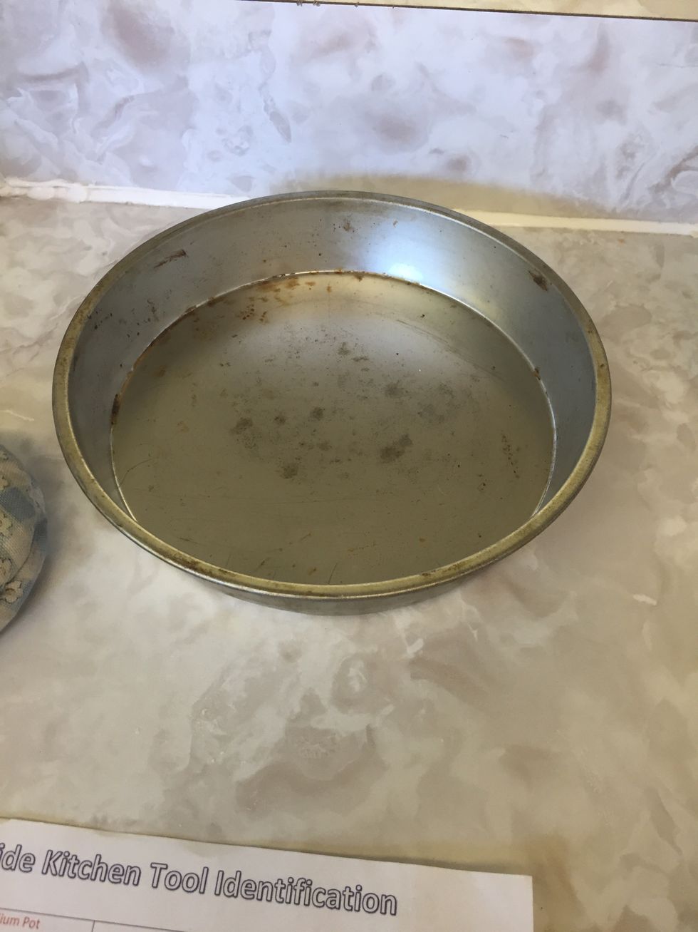 This is a cake pan it is used to bake cakes. I can use this to bake cake.