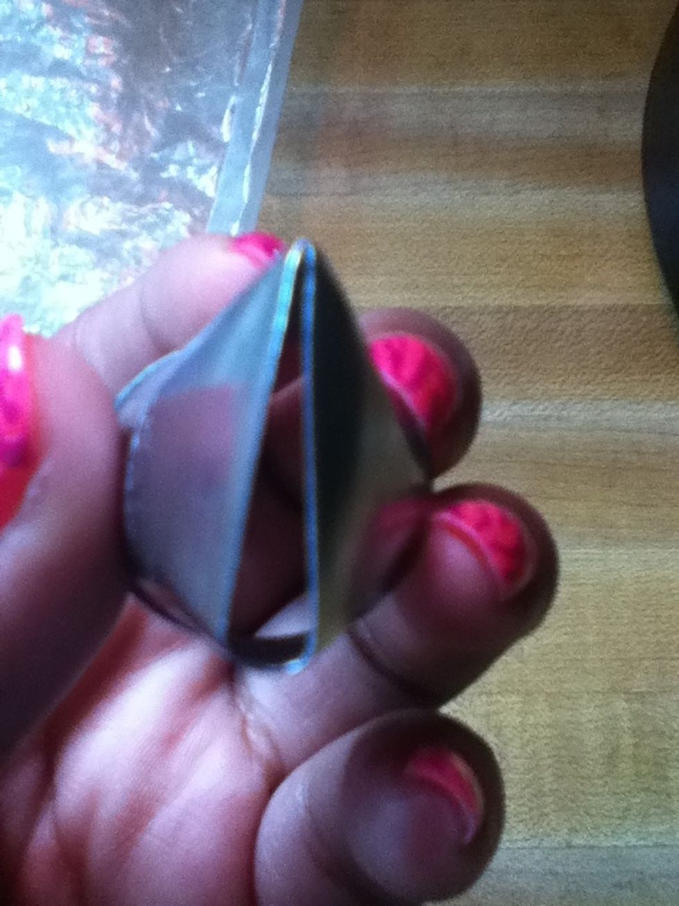 This is a close up of a bigger petal tip Remember when ur piping always have the wide part down