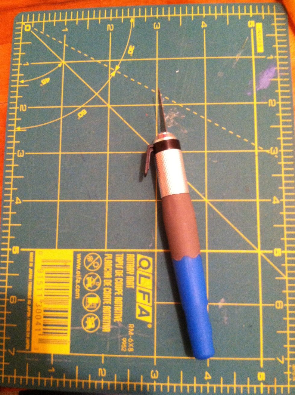 This is a Craft knife that I got off Amazon.com for 9$ and a cutting mat that was a gift.