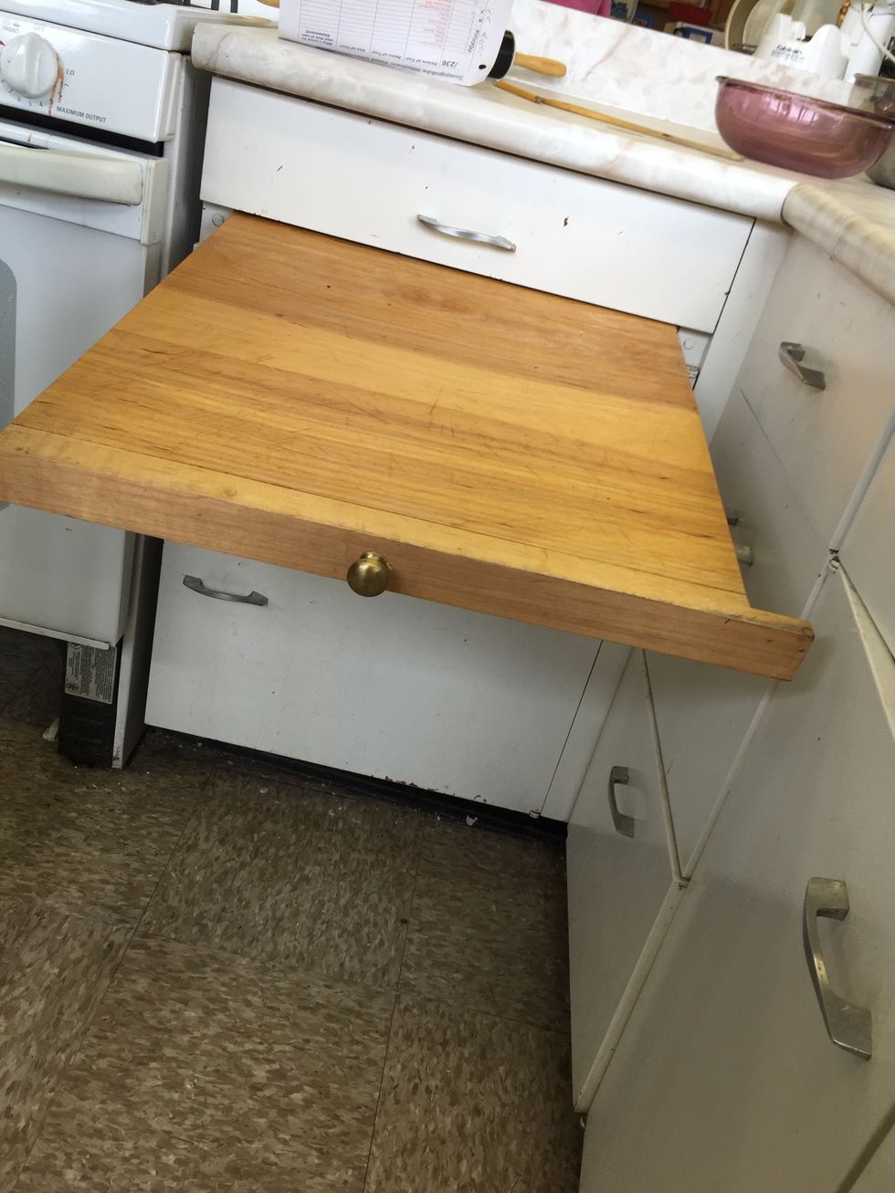 This is a cutting board it can be used to cut vegetables. I can use this to cut vegetables.