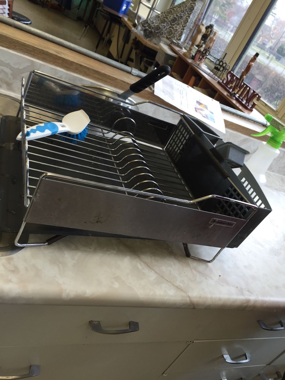 This is a drying rack it is used to air dry dishes. I can air dry dishes using the drying rack.