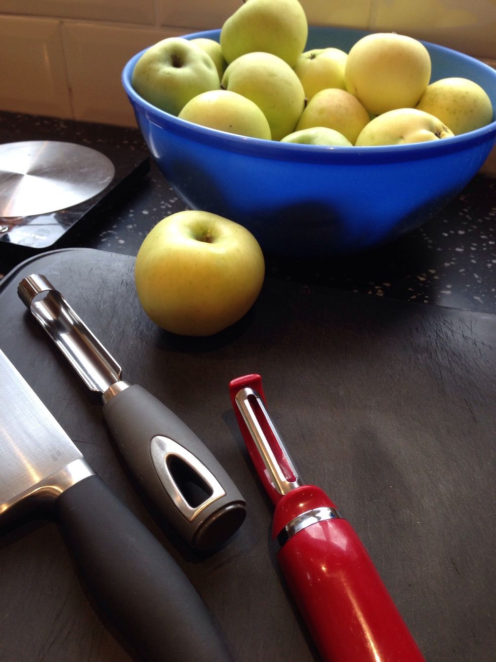 This is a great way to use up those windfall apples from your garden. Otherwise just use bramley or cooking apples